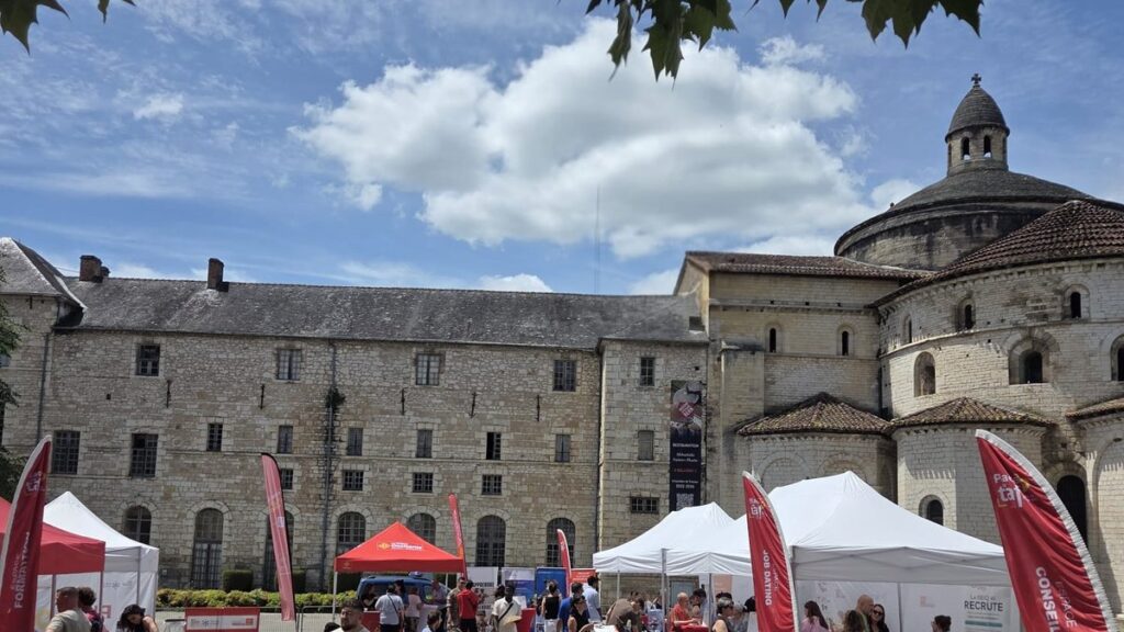 Souillac : 172 demandeurs d’emploi rencontrent 12 entreprises locales à « La Place du Taf »