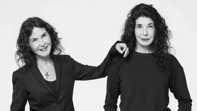 Katia et Maria Labèque en concert : exploration musicale au cœur de la scène classique.