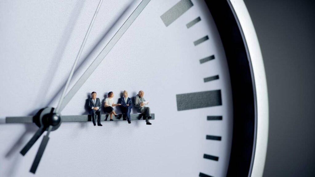 Retrouver un emploi après 50 ans : stratégies pour les seniors en France