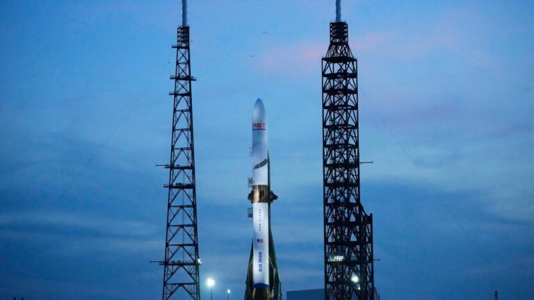 Une fusée Blue Origin explose sur sa rampe de lancement lors d’un essai technique.