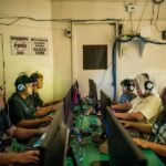 Entraînement des IA : émergence d&rsquo;une nouvelle classe ouvrière dans le secteur technologique.