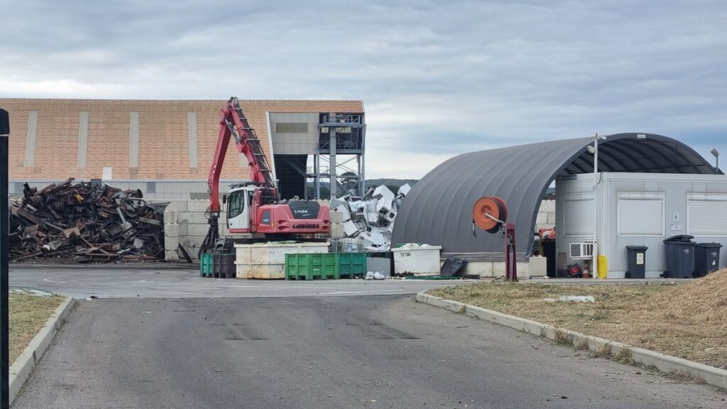 Fermeture de l’entreprise sétoise Trentetrois après la préemption de son terrain de recyclage.