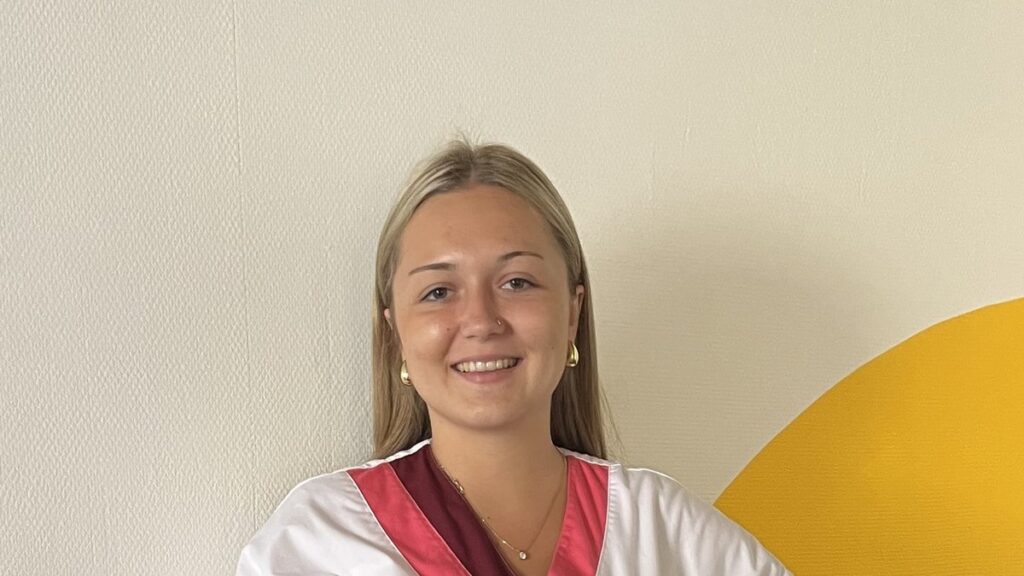 Rihanna Giroux, en alternance, se prépare à devenir préparatrice en pharmacie à Figeac