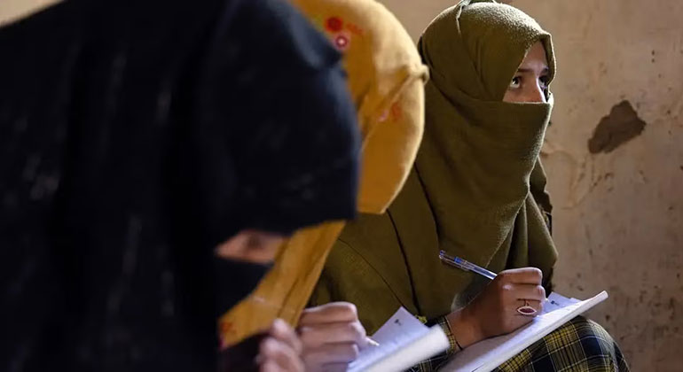 L’Afghanistan face à une pénurie de 25.000 enseignantes et soignantes d’ici 2030