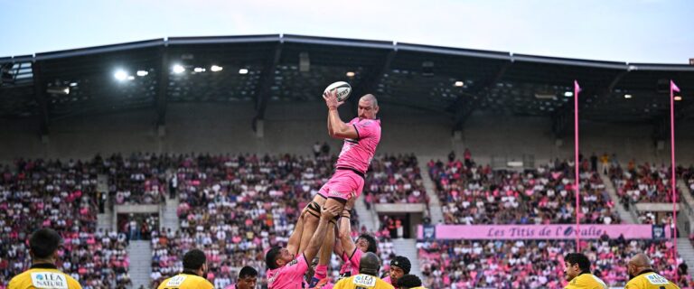 Le Stade français domine La Rochelle en mêlée et en touche lors du barrage Top 14.