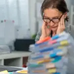 Conditions de travail en France comparées à celles en Albanie : une analyse factuelle.