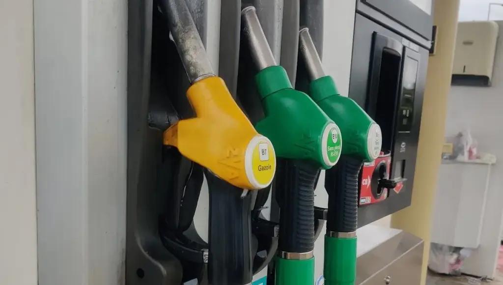 Carburants : 900 000 Français réclament l’aide pour les « grands rouleurs » maintenue.