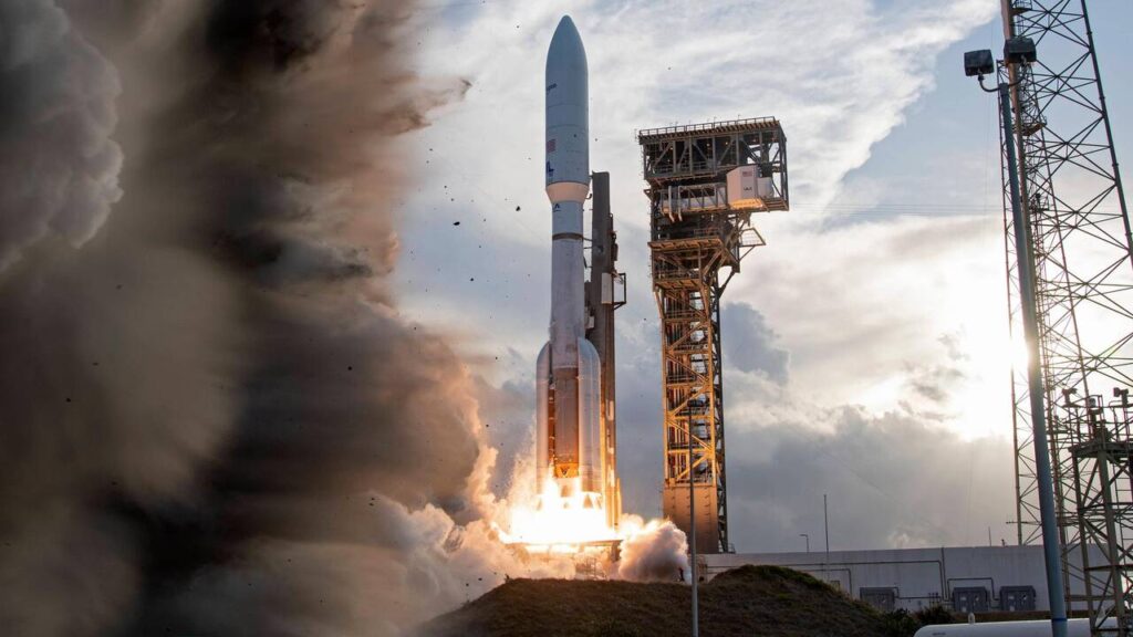 Amazon acquiert Globalstar pour intensifier la compétition spatiale avec Starlink.