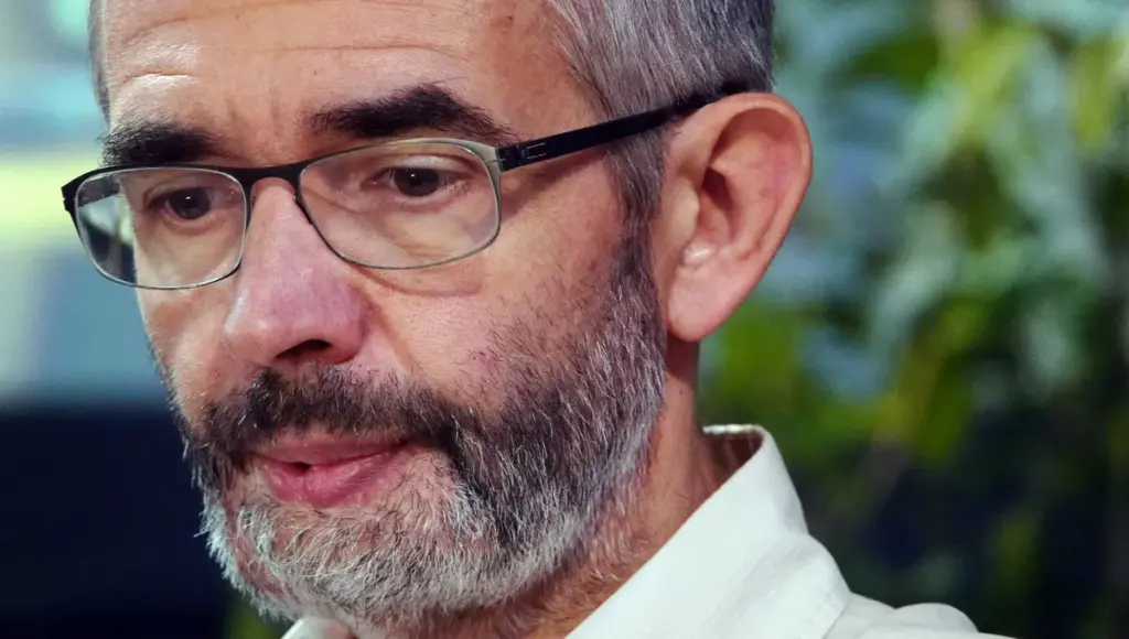 Philippe Lançon évoque la lecture comme moyen de guérison après l’attentat de Charlie Hebdo.