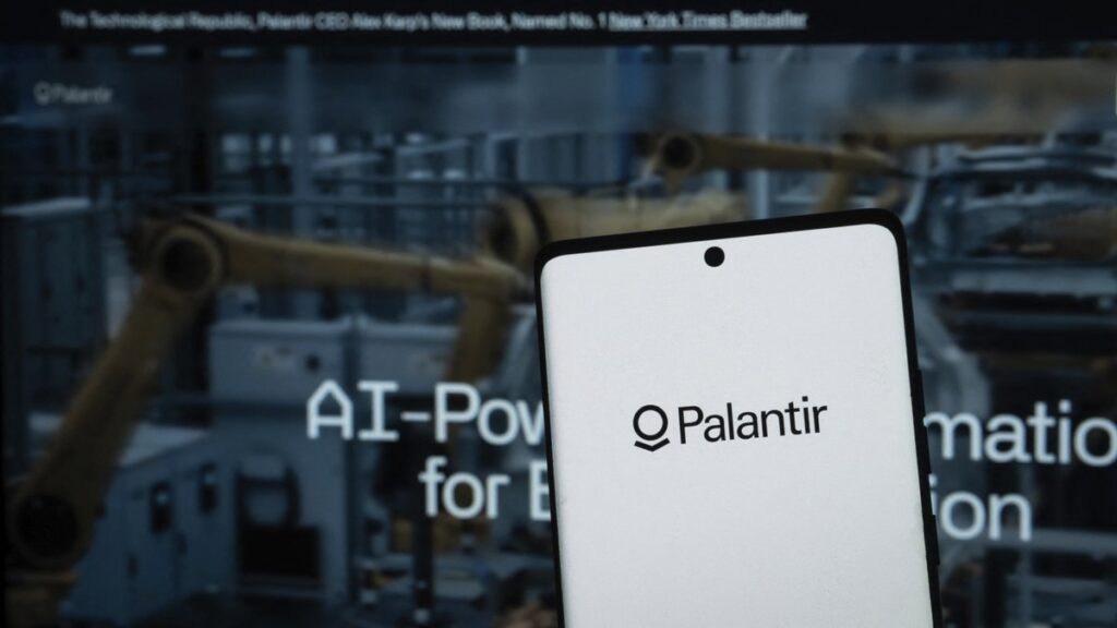 La France met fin à sa collaboration avec Palantir pour la DGSI, soulevant des interrogations.
