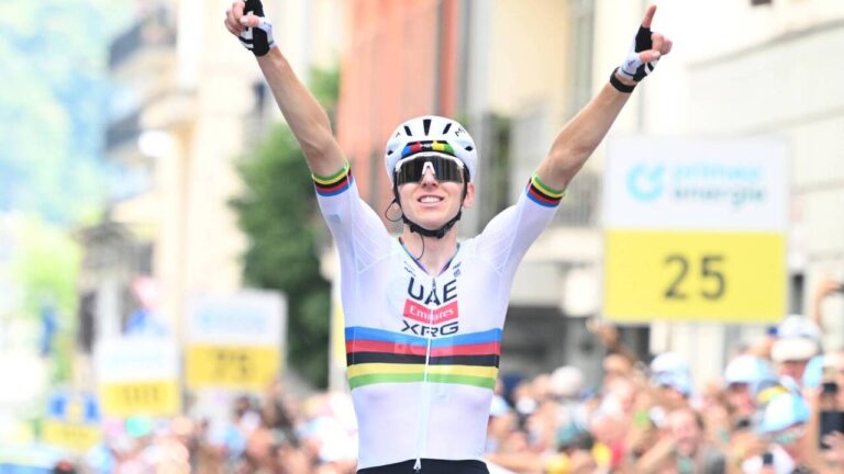 Tadej Pogacar remporte une nouvelle course de vélo en renforçant sa position de leader.