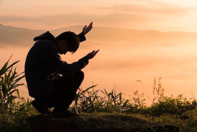 Le coaching spirituel sur les réseaux sociaux attire de plus en plus d’utilisateurs en France.