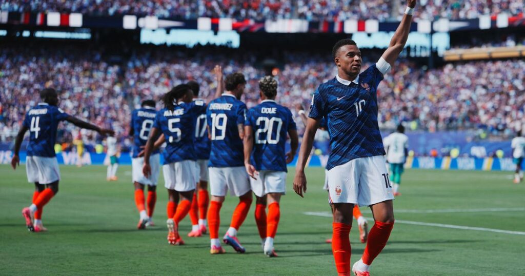 Mbappé établit un nouveau record, analyse Valère Germain sur ses performances.