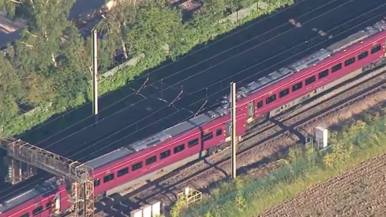 Collision de deux trains au Royaume-Uni : un mort et de nombreux blessés, selon la police des transports.
