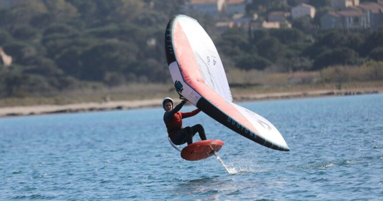 Sécurité des sports nautiques : conseils pour pratiquer le kite, paddle et voile en toute sûreté