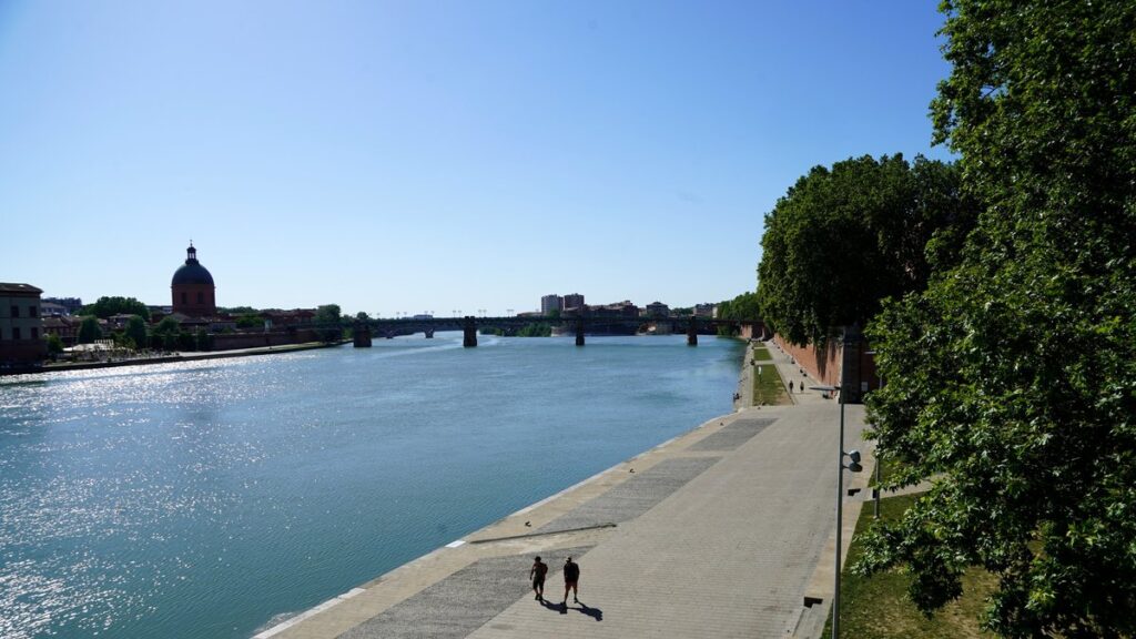 Canicule : Météo France annonce 10 départements en vigilance orange pour orages et 42°C.