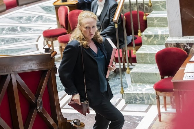 Violences scolaires : une loi controversée sur le contrôle des établissements privés et le secret de la confession