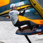 Pierre Schmitz établit deux nouveaux records du monde de wingfoil à 20 ans.