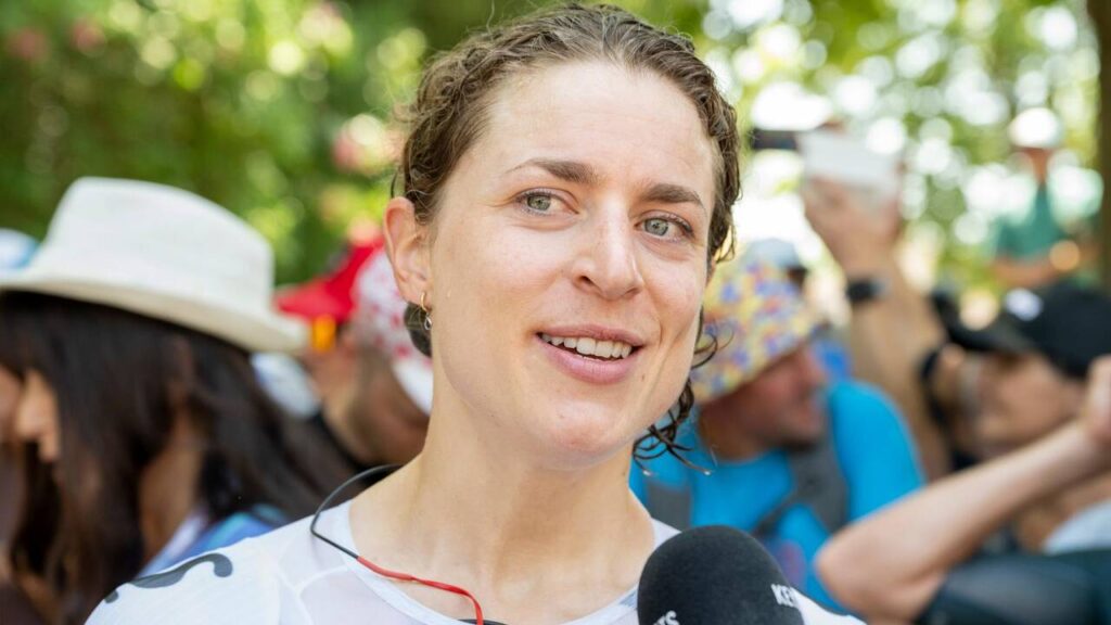 Marlen Reusser analyse sa performance au Tour de Suisse féminin avec des poids lourds.