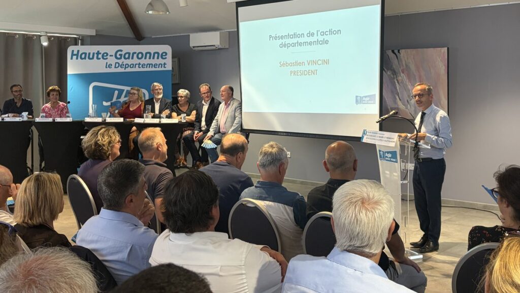 Sébastien Vincini rencontre les maires du département pour discuter des enjeux locaux.