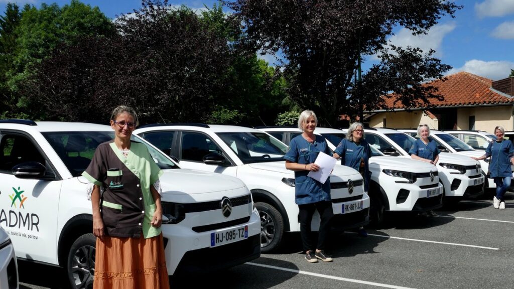 ADMR de Castelnau-Magnoac : livraison de nouvelles voitures pour les salariés.