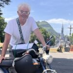 Un homme de 71 ans parcourt 900 kilomètres en cyclomoteur pour un pèlerinage à Lourdes.