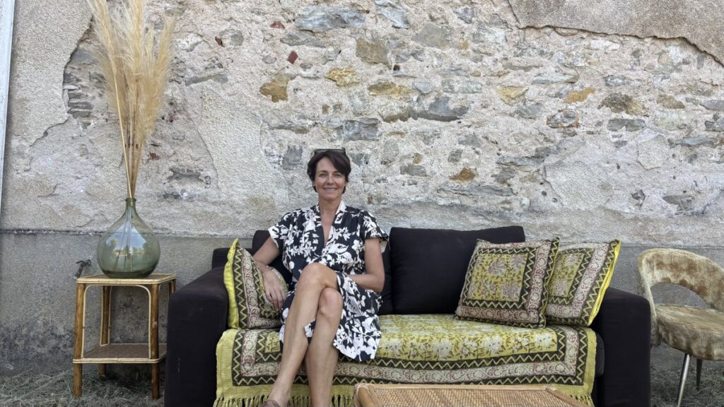 À 55 ans, elle restaure une maison pour accueillir des femmes victimes de cancer du sein.