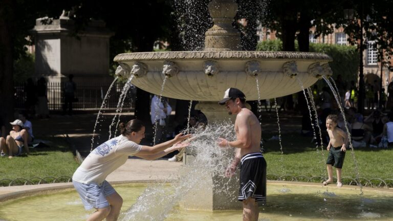 Alerte canicule : 49 départements en vigilance rouge, 54 en vigilance orange selon le ministre.