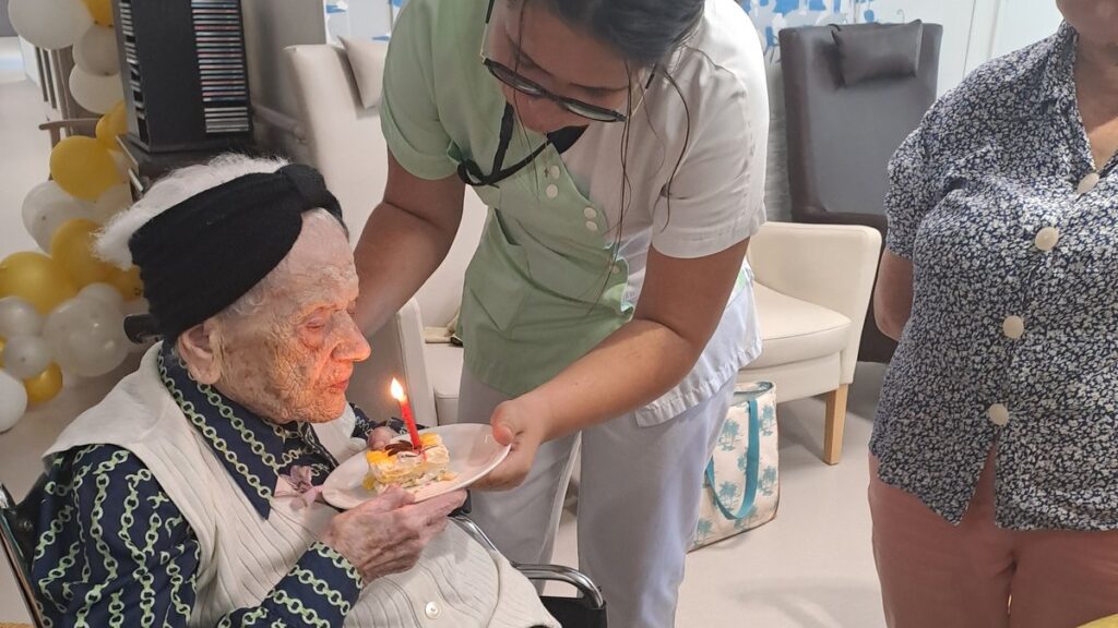 Jeanne Lamonzie, 108 ans, évoque son parcours à travers deux guerres et un siècle d’histoire.