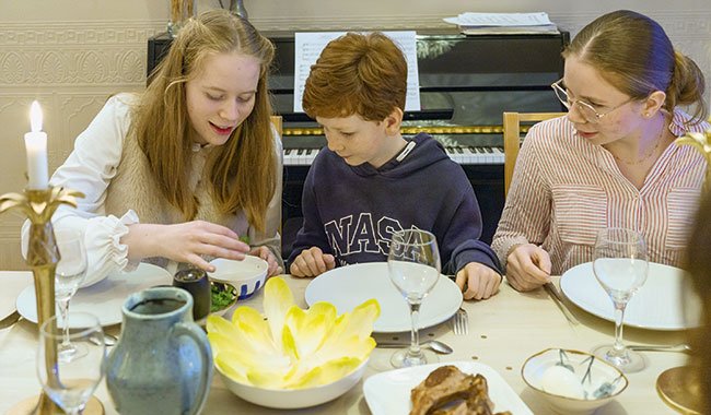 Carême 2026 : Les familles françaises adoptent de nouveaux rituels religieux.