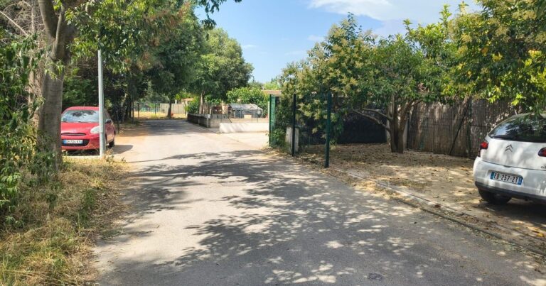 Carpentras : deux enfants de 2 et 4 ans retrouvés morts dans une voiture en pleine canicule