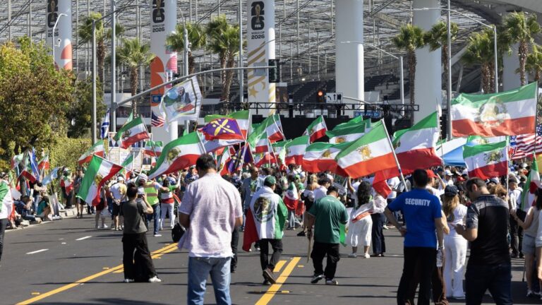 Coupe du monde : tensions entre la diaspora iranienne et le soutien à l’équipe nationale.