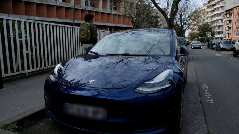 Un conducteur de Tesla en mode Autopilot tue une femme de 76 ans aux États-Unis.
