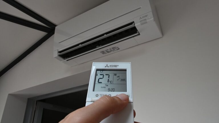 Climatisation : enjeux politiques et sociaux en France face à la canicule estivale.