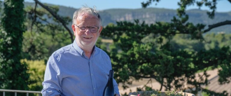 Jean-Benoît Cavalier cède la présidence de l’AOC Languedoc après 26 ans de direction.