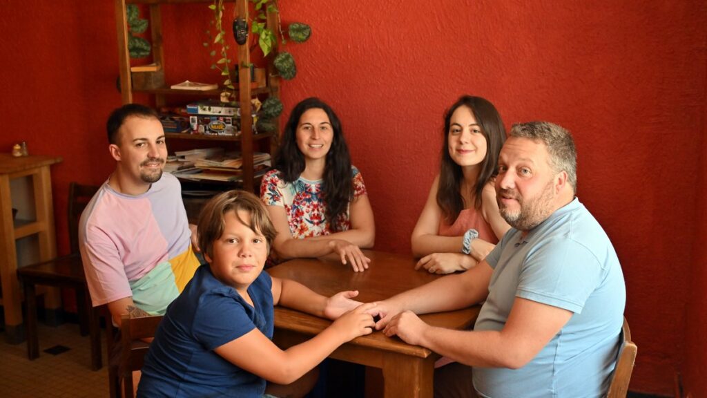 Diagnostic d’autisme ou de TDAH : des parents du Tarn témoignent de leur isolement et épuisement.