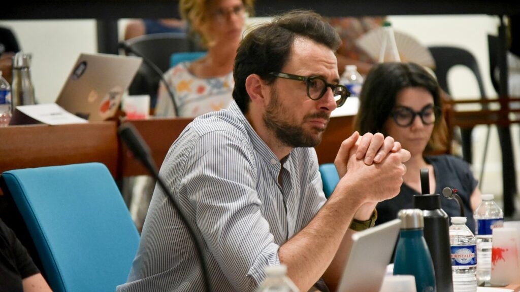Villeneuve-sur-Lot : les oppositions critiquent la gestion des économies en conseil municipal