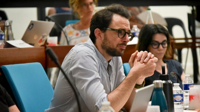 Villeneuve-sur-Lot : les oppositions critiquent la gestion des économies en conseil municipal