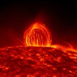Les éruptions solaires expliquent les pluies de plasma observées sur Terre.