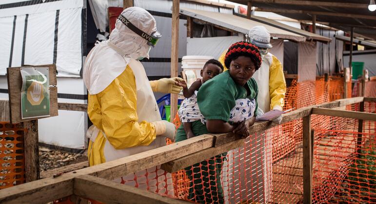 Épidémie d’Ebola en RDC : la riposte sanitaire en difficulté face à la propagation.