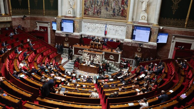Mariage d’étrangers en situation irrégulière : Robert Ménard critique l’échec du vote à l’Assemblée nationale