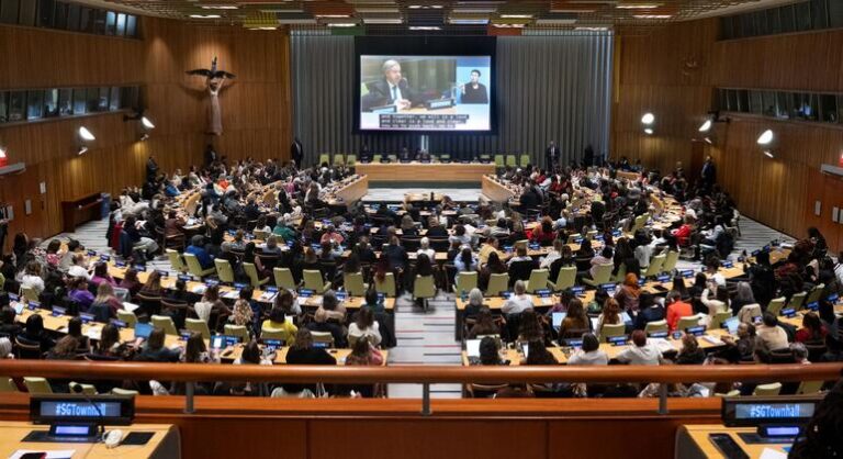 Guterres appelle les féministes à remettre en question le privilège lors d’une réunion à l’ONU.