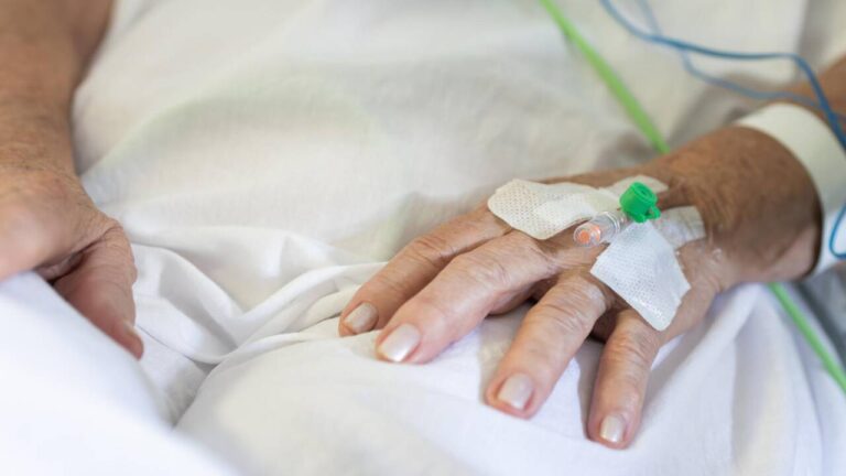Urgence d’agir pour garantir l’accès aux soins oncologiques en France