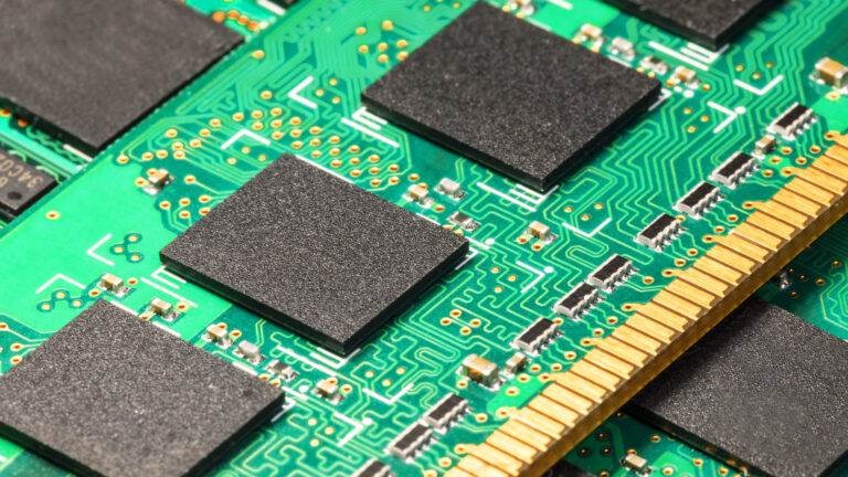 Lenovo annonce une hausse permanente des prix de la mémoire RAM sur le marché.