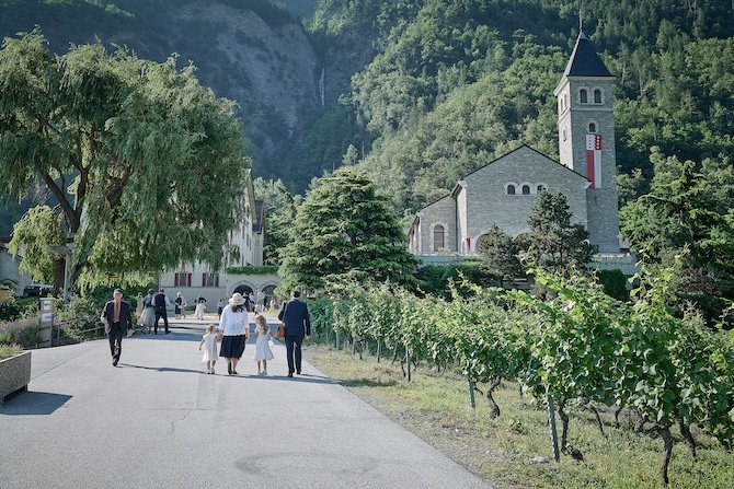 Sacres des évêques lefebvristes : tensions entre la Fraternité Saint-Pie-X et le Saint-Siège.