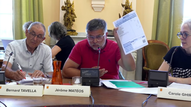 Conseil municipal de Foix : tensions autour de la rémunération du maire et accusations de diffamation.