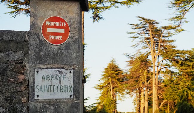 Procès Fourtillan-Joyeux : une abbaye impliquée dans un essai clinique non autorisé