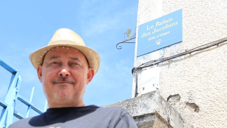 Sébastien quitte son emploi dans le secteur métallurgique pour accompagner des pèlerins dans le Lot.