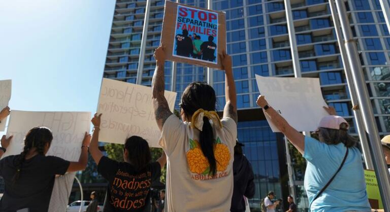 L’ONU demande des enquêtes sur la hausse des décès de migrants en détention aux États-Unis.