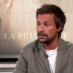Bertrand Chameroy souligne la nécessité de l&rsquo;humour face à une époque difficile.
